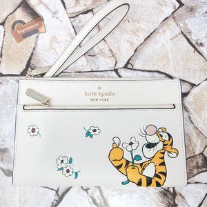 #bagsavenue brand new Kate Spade X Disney Tigger Large Wristlet Wallet Clutch